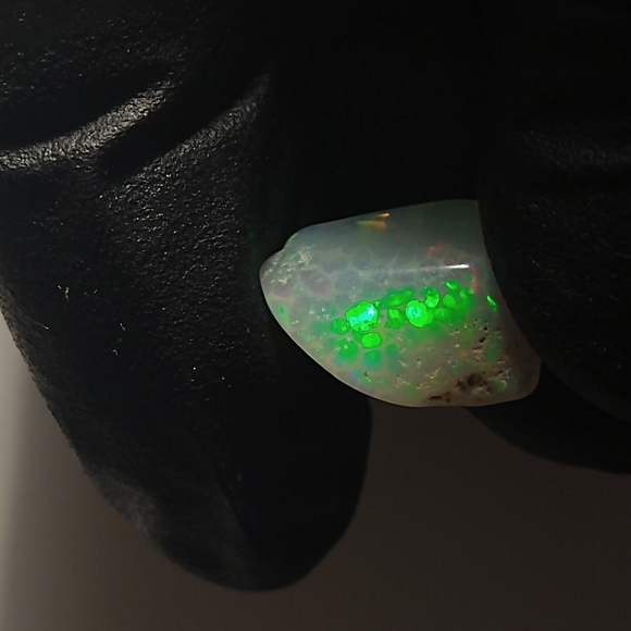 Very Bright Full Spectrum Opal With Honeycomb and Digit Patterns - Picture 8 of 16